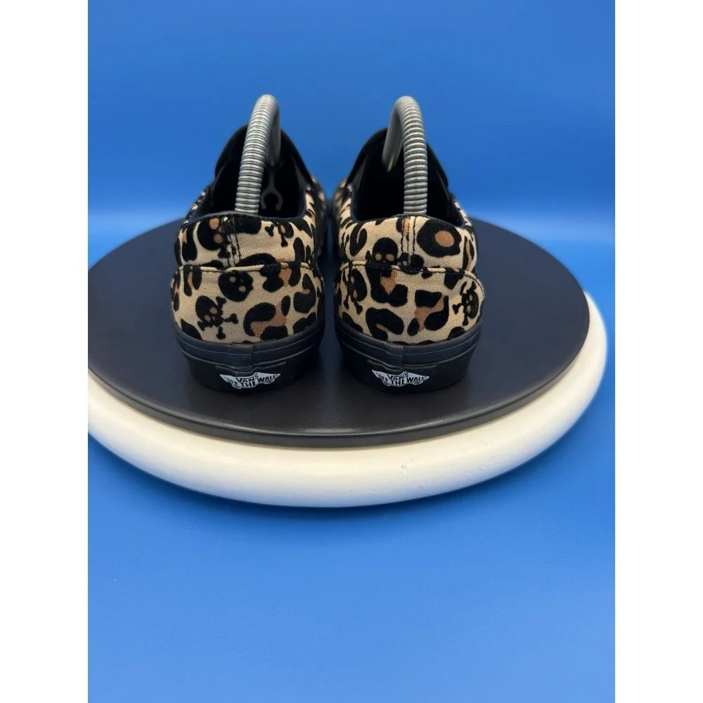 VANS Classic Slip On Womens Sz 6.5 Raised Velvet Skulls Crossbones Leopard Shoes